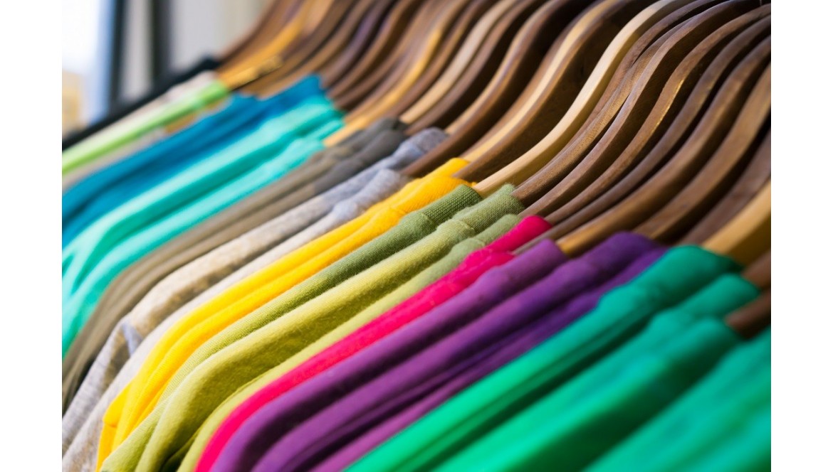Jak należy prać barwione koszulki?